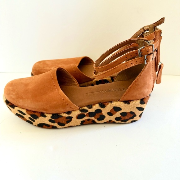 Anthropologie Gee Wawa Daisy Platform Leopard Animal Print Suede Wedges Heels - Picture 4 of 7